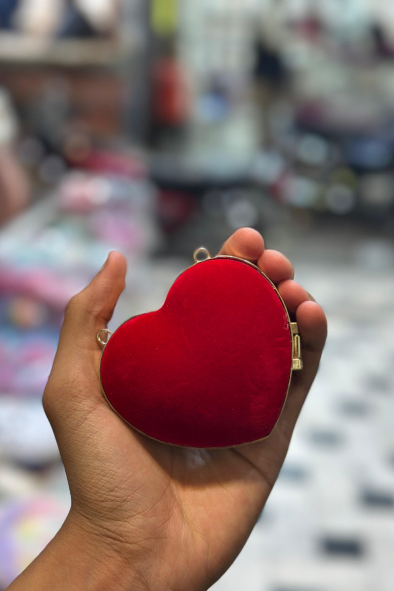 Heart-Shaped Mini Clutch, Stylish & Perfect for Any Event - Image 3