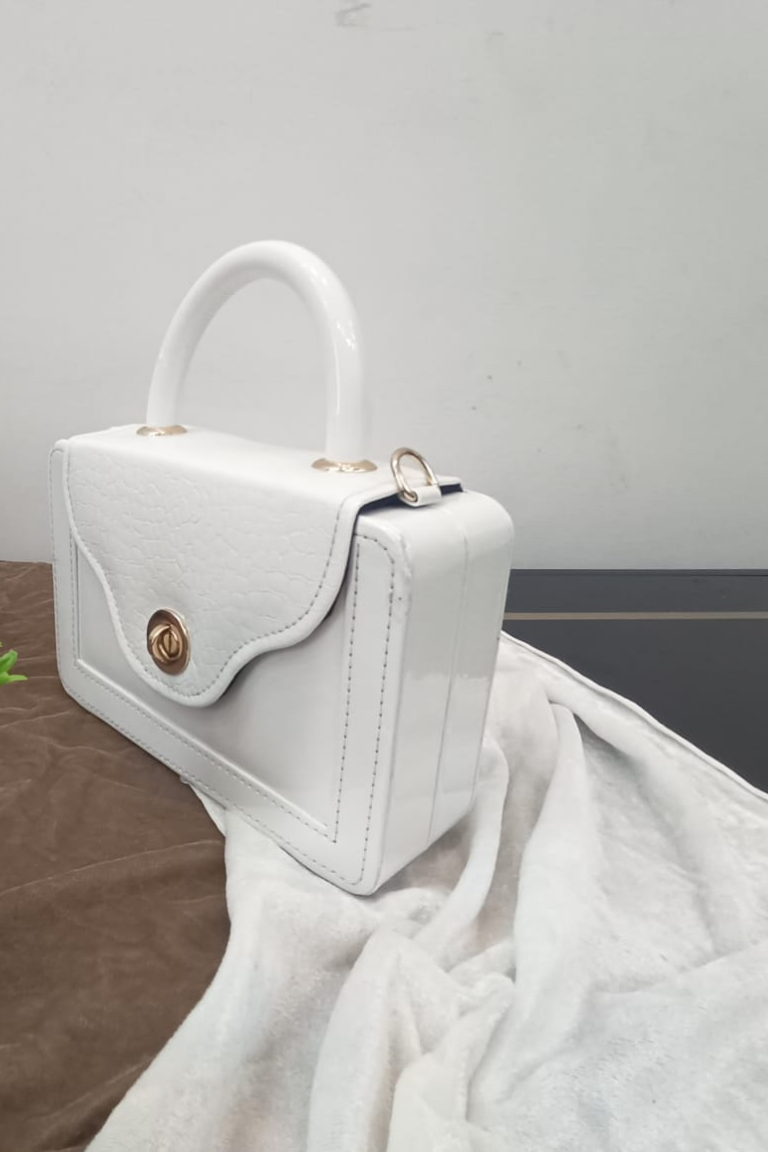 Elegant White Mini Handbag – Classy & Versatile